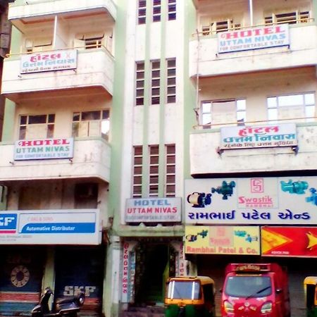 Hotel Uttam Nivas Αχμπανταμπάντ Εξωτερικό φωτογραφία