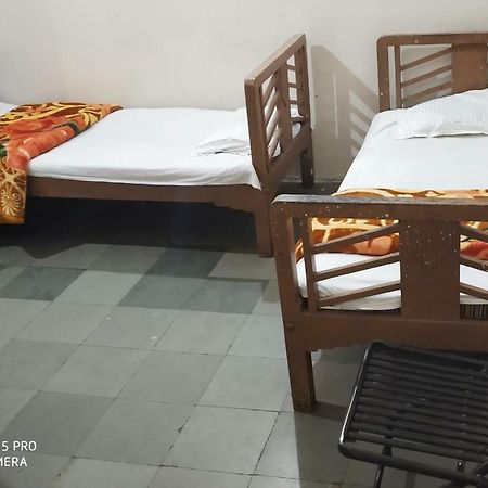 Hotel Uttam Nivas Αχμπανταμπάντ Εξωτερικό φωτογραφία