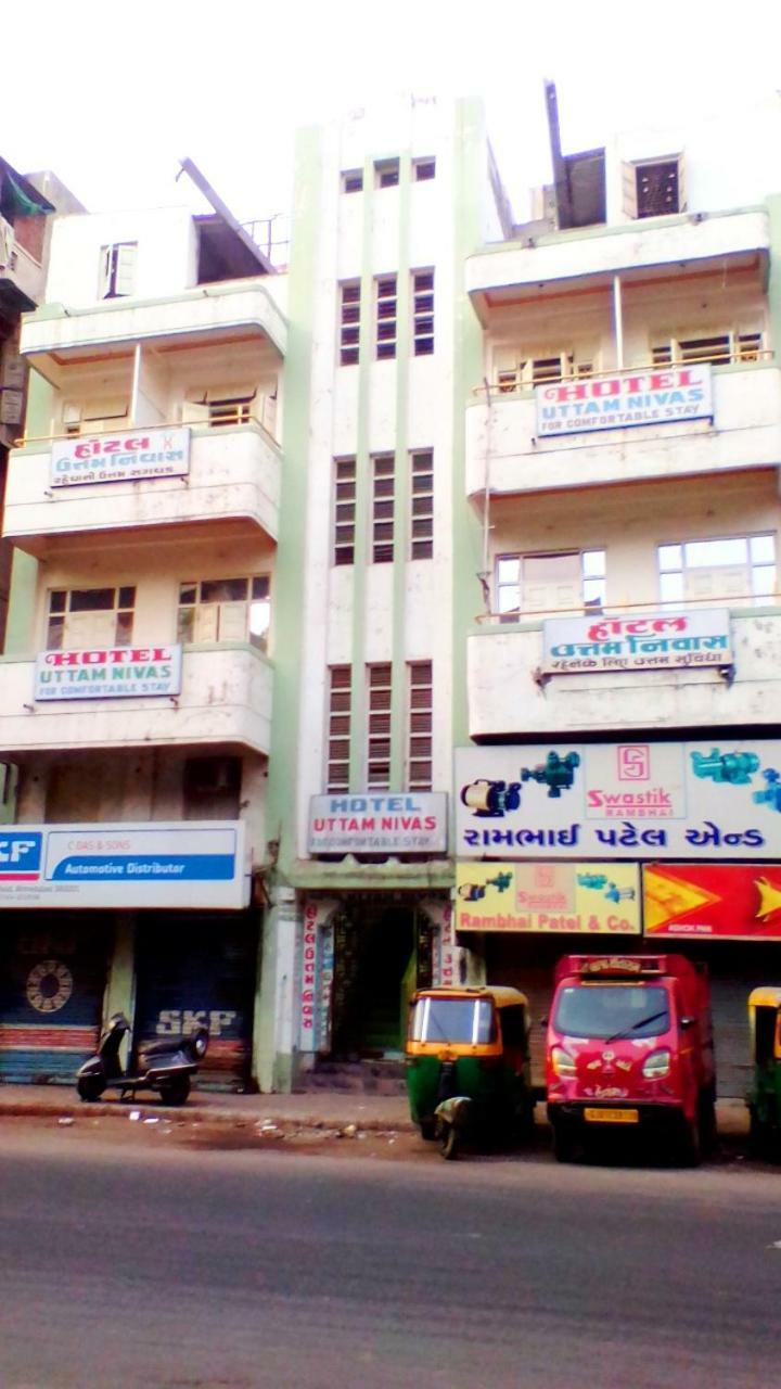Hotel Uttam Nivas Αχμπανταμπάντ Εξωτερικό φωτογραφία